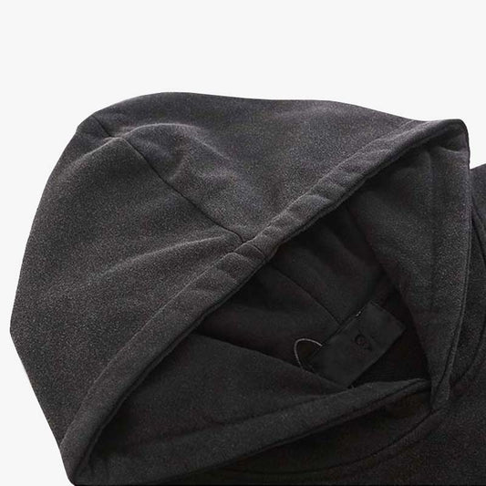 Detailansicht eines japanisch inspirierten Streetwear-Hoodies mit Cyberpunk-Motiv