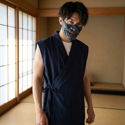 Detailansicht des japanischen Herren-T-Shirts aus Leinen mit V-Ausschnitt