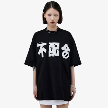 Japanisches T-Shirt mit modernem Kanji-Schriftzug für lässige Outfits