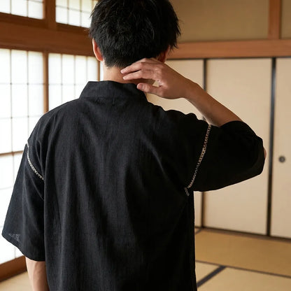 Herren Jinbei Set von hinten mit weit geschnittenen Ärmeln