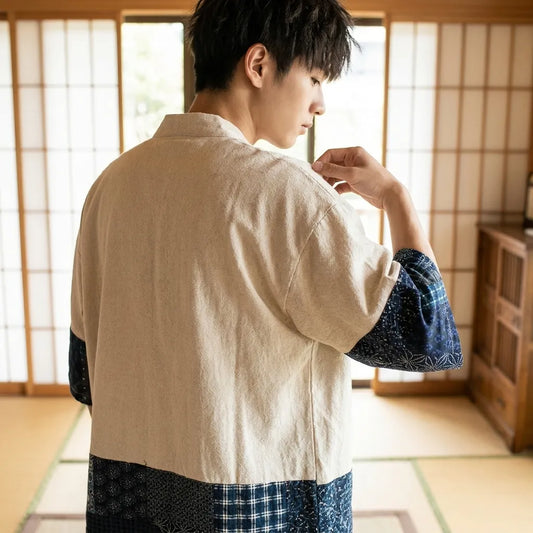 Kimono Cardigan Herren von hinten mit traditionellem japanischem Muster