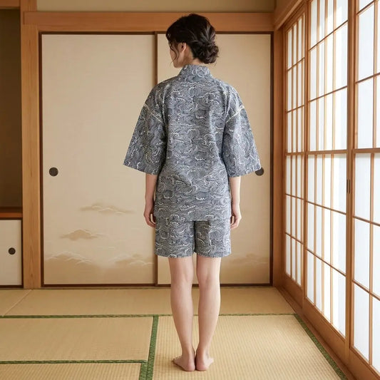 Rückansicht des Kimono Jinbei mit Wellenmuster und kurzer Hose