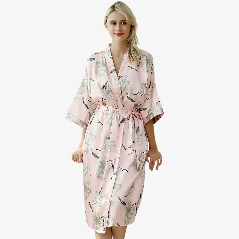 Kimono Nachthemd und passendem Gürtel im japanischen Stil