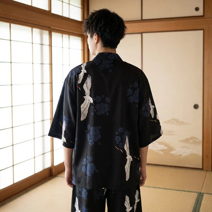 Kimono Set Herren von hinten getragen mit lockerem Schnitt