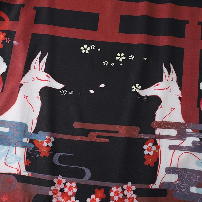 Nahaufnahme des Kitsune Kimono Musters mit japanisch inspiriertem Fuchsdesign