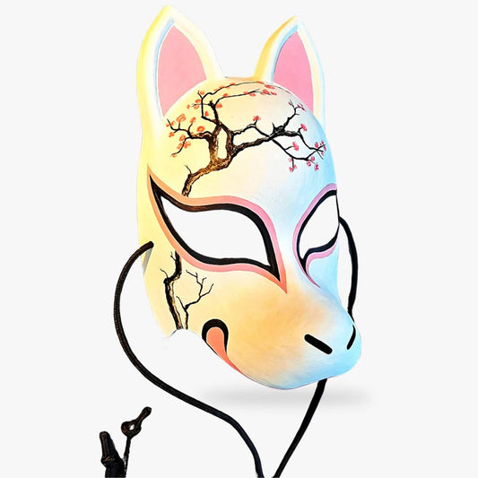 Von einem Kunsthandwerker bemalte Kitsune Maske mit Sakura Blüten und Fuchsgesicht