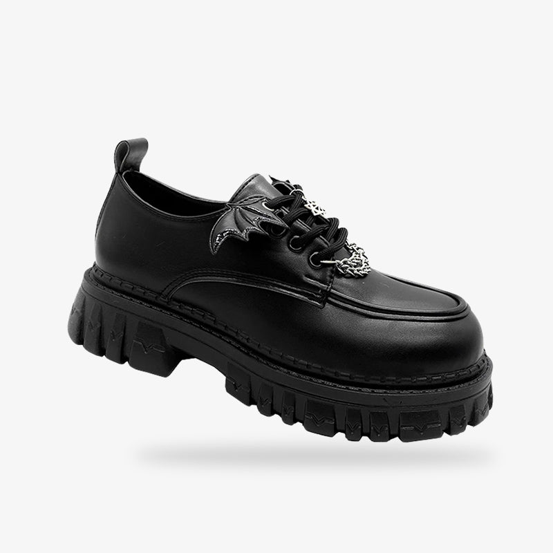 Schwarze Lolita Schuhe mit klassischem Gothic Design und Plateausohle