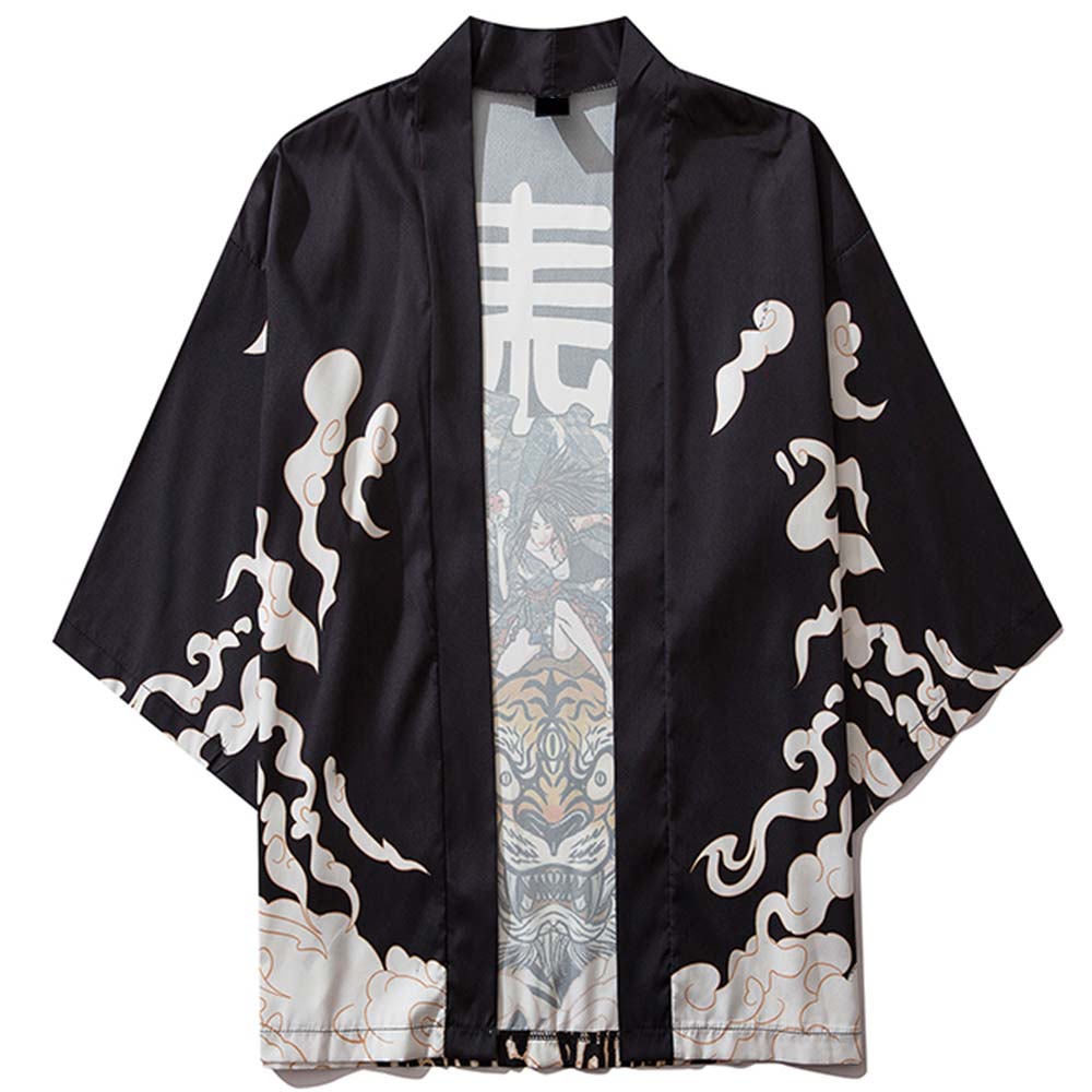 Schwarze Manga Kimono Haori Jacke mit weißem Wolkenmuster im Druck