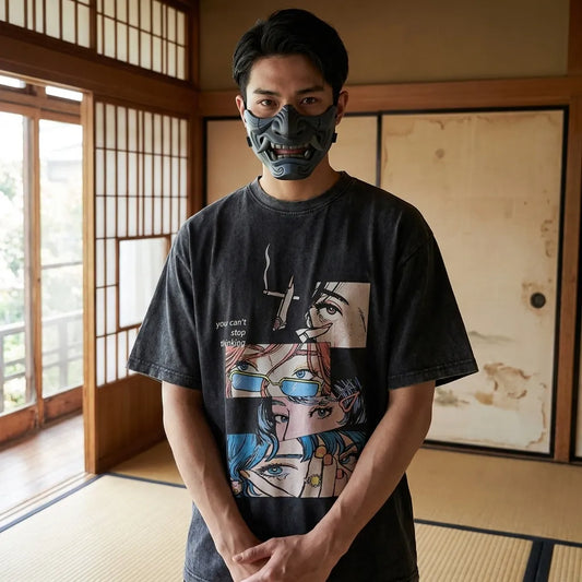 Detailansicht des Anime-Augen Siebdrucks auf dem T-Shirt