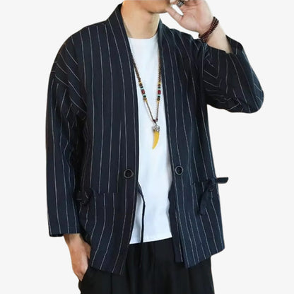 Moderne Kimono Jacke für Herren mit klarem Schnitt und minimalistischer Struktur für Streetwear Looks