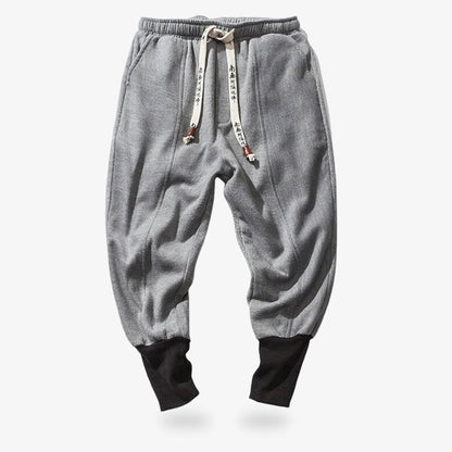 Moderne graue Ninja Hose mit Kordelzug und japanischen Kanji Motiven am Bund