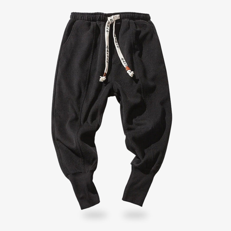 Schwarze Nikka Zubon Hose mit Kordelzug im Kanji Print für lässigen Look