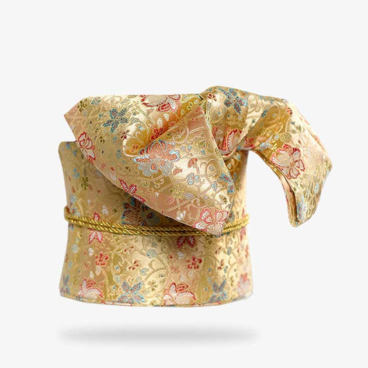 Obi Gürtel Japanisch mit goldenem Stoff und handgestickten Sakura-Blüten