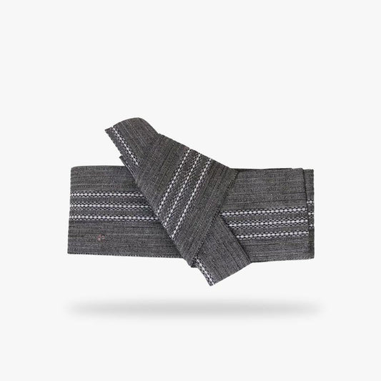 Vorgebundener Obi-Knoten am Samurai Obi Gürtel aus Baumwolle in Grau