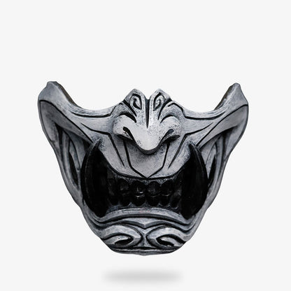 Oni Halbmaske aus Fiberglas, Detailansicht der Bemalung