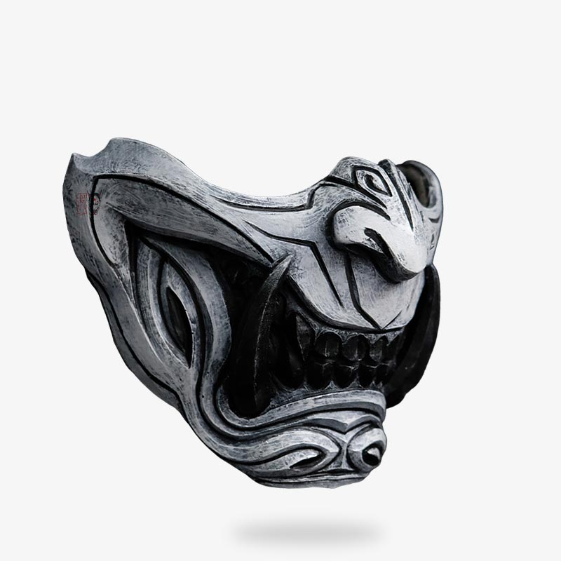 Oni Halbmaske aus Fiberglas, Frontalansicht