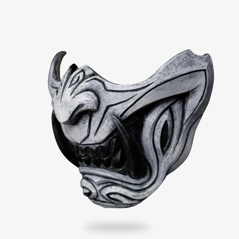 Oni Halbmaske aus Fiberglas, seitliche Ansicht
