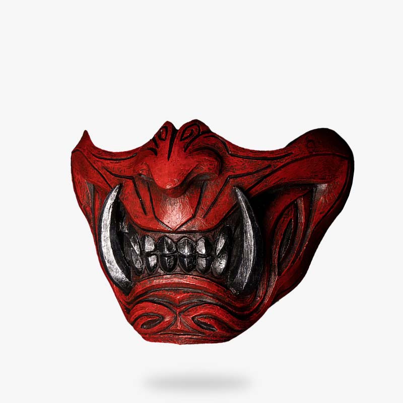 Oni Maske aus Fiberglas mit ausdrucksstarken Gesichtszügen und silbernen Reißzähnen