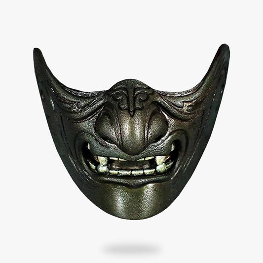 Braune Oni Maske aus Fiberglas mit dämonischem Gesicht und sichtbaren Zähnen