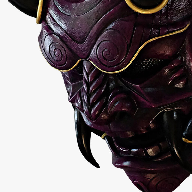 Die komplette Oni Maske ist ein von einem Kunsthandwerker gefertigtes Kunstwerk mit Hörnern und scharfen Zähnen