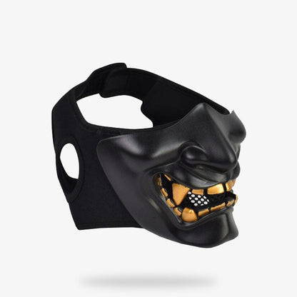 Frontansicht der Oni Maske Ninja mit Dämonengesicht