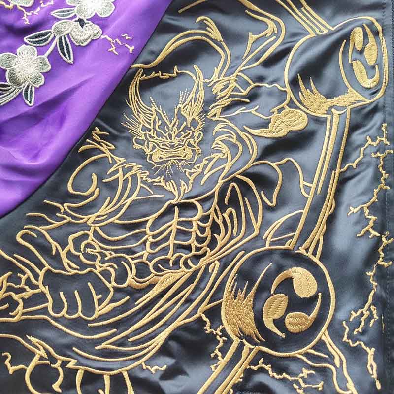 Souvenirjacke mit Stickerei der Götter Raijin und Fujin