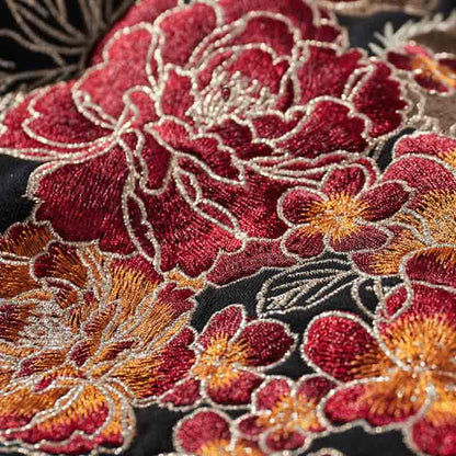Hoodie mit bestickten Sakura Blüten, zartes Blumenmotiv auf weichem Baumwollstoff