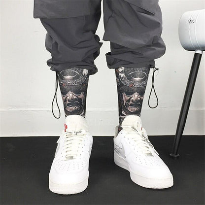 Nahaufnahme der Samurai Socken mit japanischem Kriegerdruck