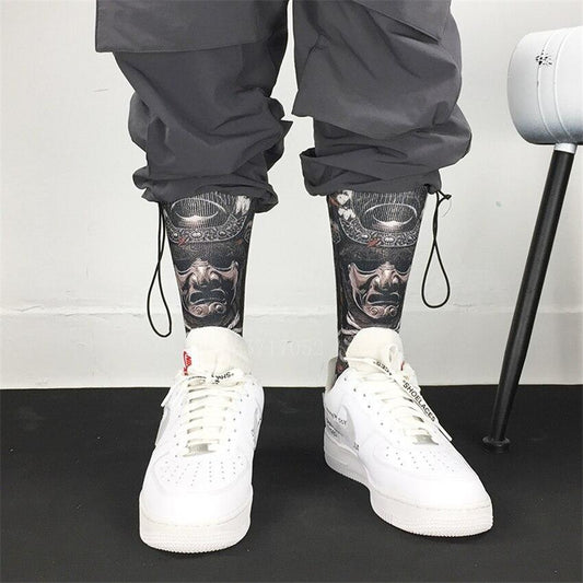 Nahaufnahme der Samurai Socken mit japanischem Kriegerdruck
