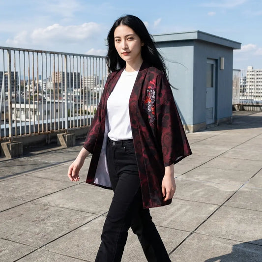 Samurai-Wolf-Haori auf einer Dachterrasse, Print bedeckt Ärmel und Rücken