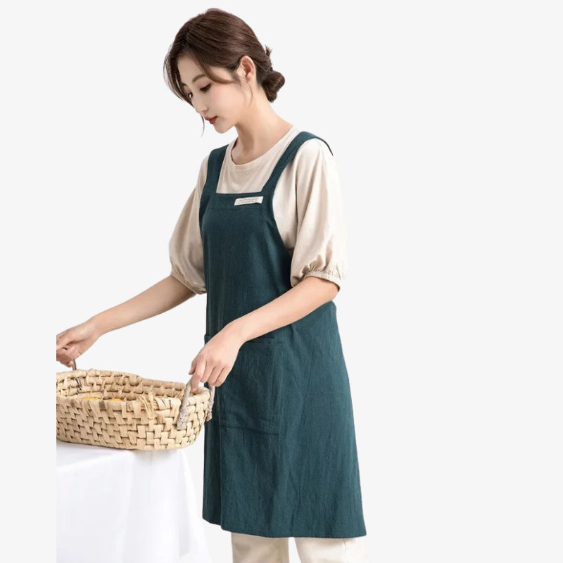 Schürze mit gekreuzten Trägern und großer Fronttasche für bequemes Kochen