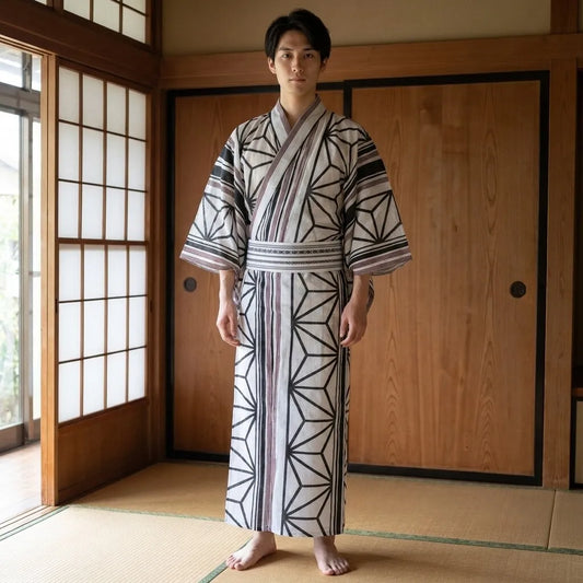 Herren-Kimono in Schwarz und Weiß mit weiten Ärmeln, Vorderansicht