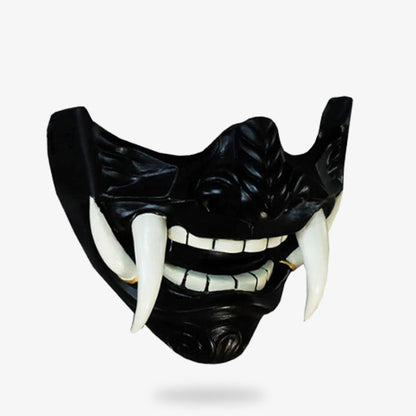 Schwarze Oni-Maske im Samurai-Stil inspiriert vom japanischen Dämon Oni