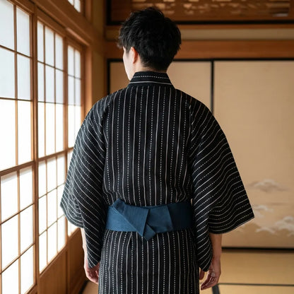 Detailansicht des schwarzen Kimono Cosplays aus Baumwolle