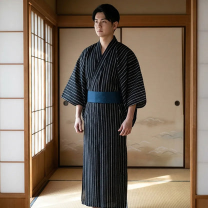 Herren Kimono Cosplay schwarz, Vorderansicht mit weiten Ärmeln
