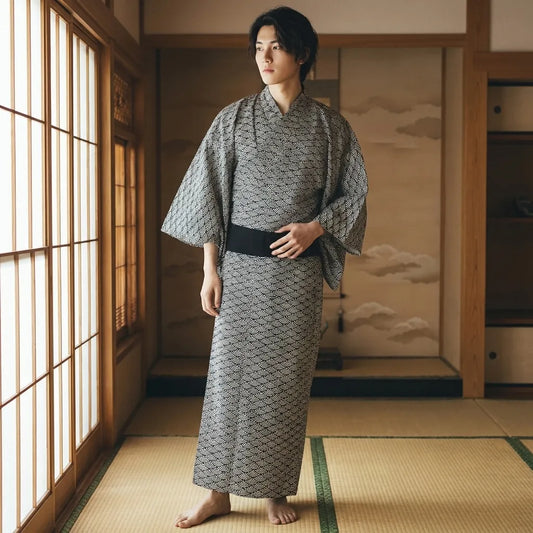 Detailansicht des Seigaiha Wellenmusters auf dem Stoff des Herren Kimonos
