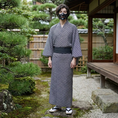 Seigaiha Kimono für Herren mit klassischem japanischem Wellenmuster von vorne