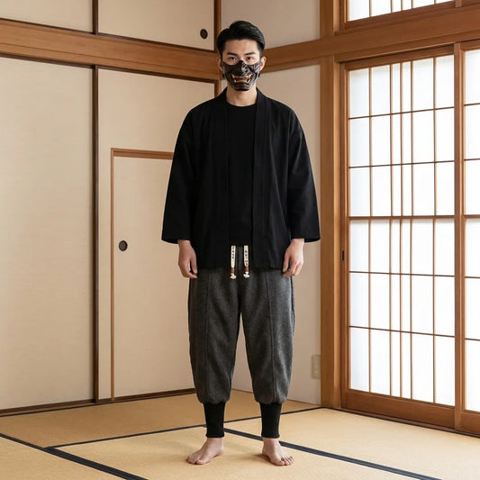 Detailansicht der Shinobi Jogginghose mit Baumwoll-Polyester-Stoff und schmaler Silhouette