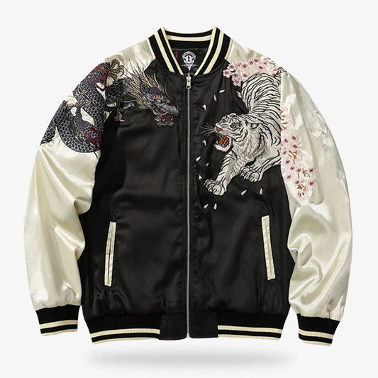 Detailaufnahme der Vintage Sukajan Jacke mit aufwendiger Drachen und Tiger Stickerei im Retro-Stil