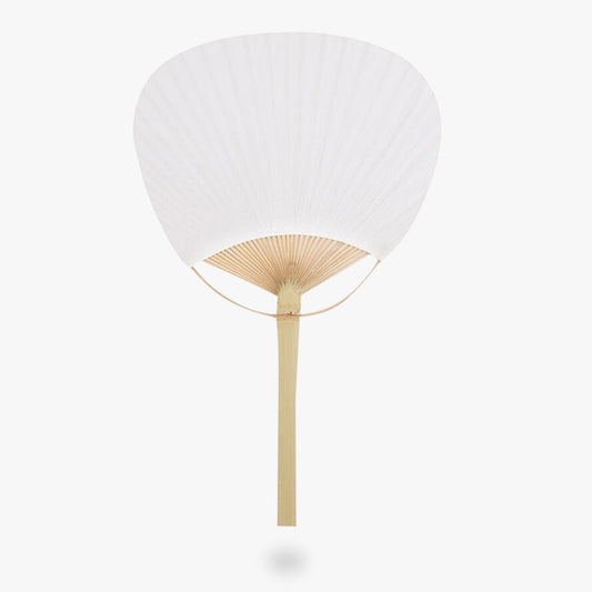 Weißer runder Uchiwa Fächer aus Bambus, traditionelles japanisches Accessoire
