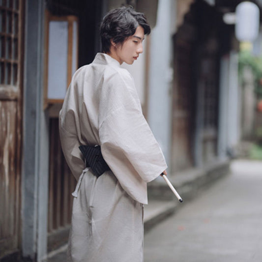 Weißer Herrenkimono im Samurai-Stil für zeremonielle und moderne Outfits