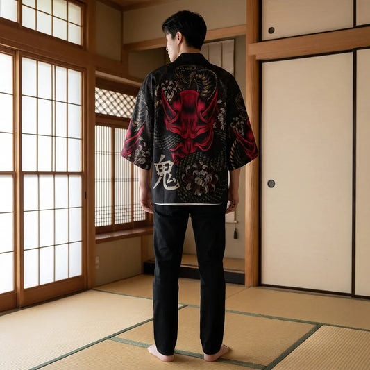 Rückenansicht der Yokai Kimono Haori Jacke mit vollständigem Oni-Dämon Design