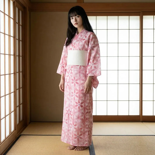 Rosa Yukata für Damen mit Asanoha-Hanfblatt-Muster, Vorderansicht