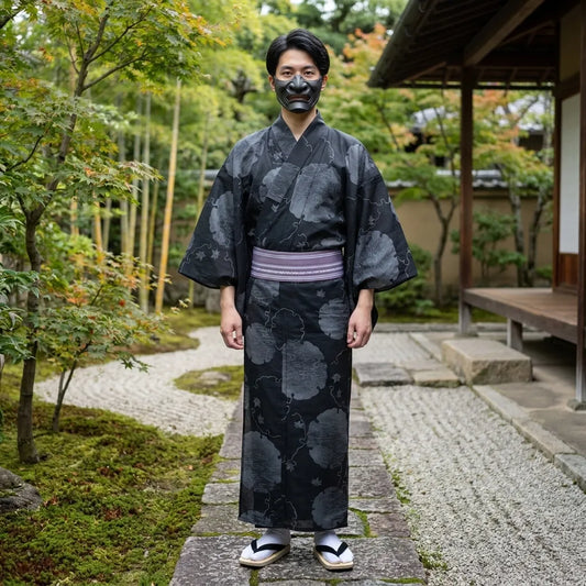 Yukata Kimono Herren mit weiten Ärmeln und offenem Schnitt